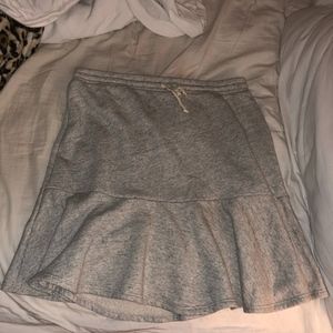 grey skirt